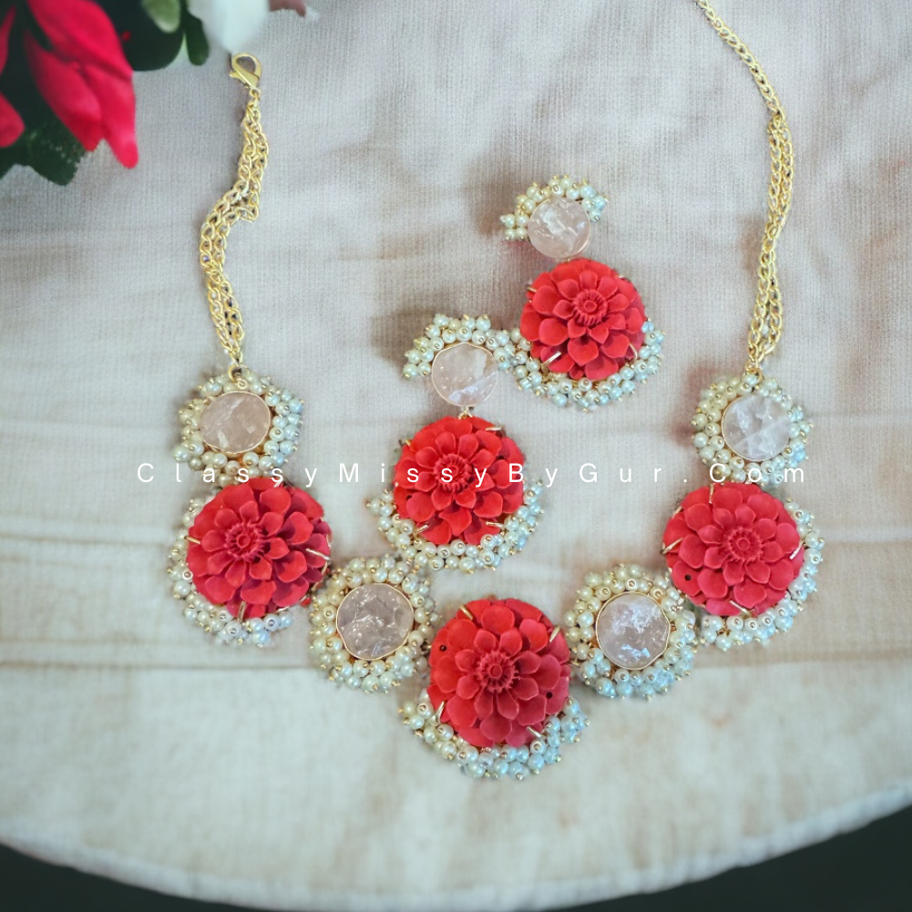 Flower design necklace set