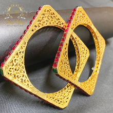 Load image into Gallery viewer, Traditional stone studded Square shape bangle set