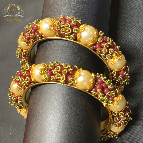 Maroon Cluster beads White Pearl Bangle