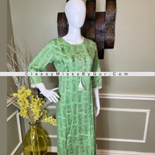 Load image into Gallery viewer, Green Printed Cotton Kurti